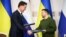 Президент Украины Владимир Зеленский подписал с премьер-министром Нидерландов Марком Рютте соглашение о сотрудничестве в сфере безопасности и долгосрочной поддержке Украины
