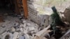 Разрушенный в результате обстрела со стороны российских войск дом в Чернобаевке