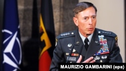 Генерал Дэвид Петреус в 2011 году, сразу после ухода с поста командующего международными силами в Афганистане