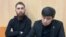 Активист Ильяс Байгускаров (на фото слева) в зале суда