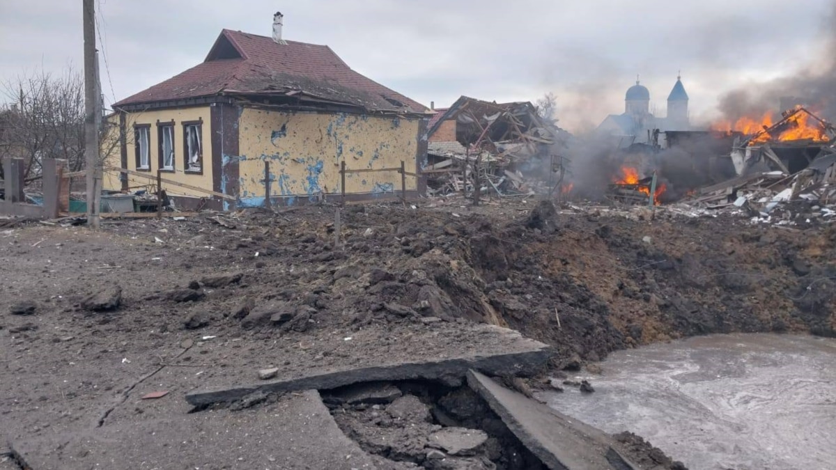 При ракетном ударе войск РФ по поселку Боровая в Харьковской области погиб  один человек, еще семеро, в том числе трое детей, ранены