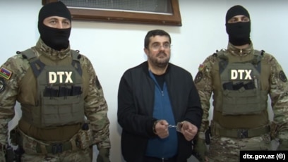 үйдегі жалаңаш әйел