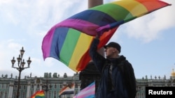 Акция в защиту прав ЛГБТ-людей в Петербурге, август 2019 года. Фото: Reuters