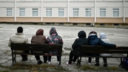 ЕС продлит временную защиту для украинских беженцев до марта 2027 года. Что они сами об этом думают и хотят ли вернуться домой?