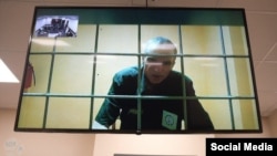 Алексей Горинов выступает в суде по видеосвязи