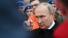 Путин призвал спецслужбы "оперативно выявлять предателей, шпионов и диверсантов"
