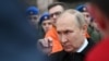 Путин предлагает лишать приобретенного гражданства за распространение "фейков" об армии