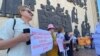 В нескольких городах Казахстана прошли митинги за снижение пенсионного возраста для женщин