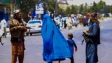 Талибы разгоняют митинг женщин в Кабуле, стреляя в воздух