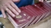 В Госдуму внесли законопроект о лишении гражданства РФ по рождению за "дискредитацию" армии, дезертирство и призывы к экстремизму 