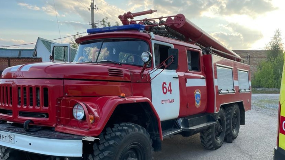 В подмосковной Балашихе горит строительный гипермаркет 