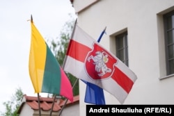 Флаги на здании ЕГУ в Вильнюсе