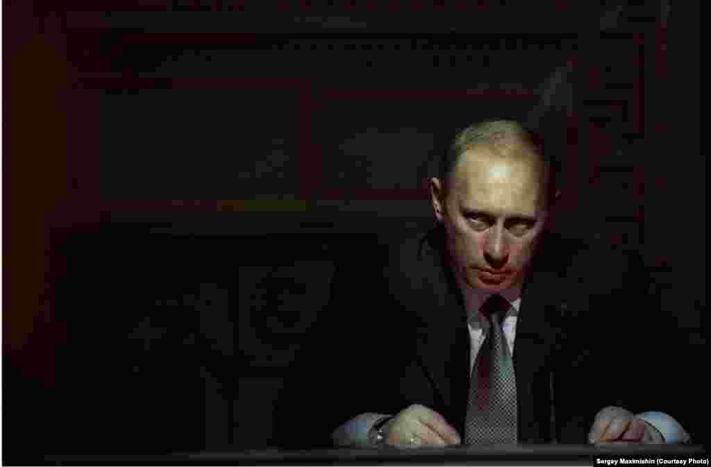 Портрет Владимира Путина, 2003. Фотограф говорит, что эта фотография &ndash;&nbsp;самая знаменитая