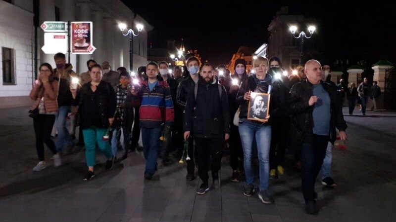 "Это был политический жест и жест отчаяния". Жители Нижнего Новгорода вышли на стихийную акцию памяти журналистки Ирины Славиной