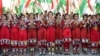 Студенток в Таджикистане обязали три недели до Навруза носить национальную одежду