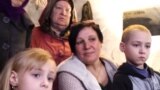 Семья из Черниговской области два месяца живет в гараже: их дом уничтожен российской авиацией
