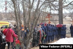 Похороны погибшего в Украине срочника Дмитрия Ижековского