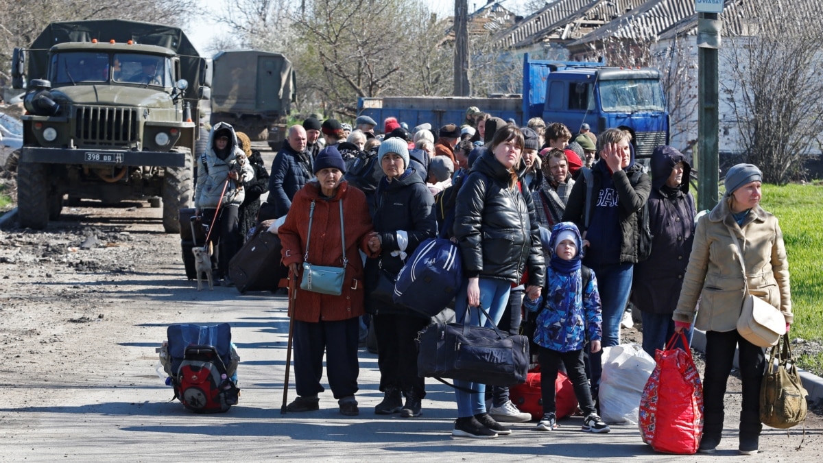 Паспорта забирают еще в фильтрационном лагере