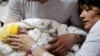 "Мы просто делаем свою работу". Киевский гинеколог уже две недели принимает роды у женщин в бомбоубежище