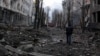 UKRAINE -- view shows buildings damaged by recent shelling during Russia's invasion of Ukraine in Kharkiv, Ukraine, March 8, 2022. REUTERS/Oleksandr Lapshyn
Najmanje 27 civila je ubijeno u napadima ruskih snaga na grad Harkov na istoku Ukrajine u protekla