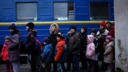 Во Львов бегут люди со всей Украины — пожилые, женщины, дети, иностранцы
