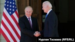 Russian President Vladimir Putin (left) shakes hands with U.S. President Joe Biden and smiles for the cameras at the start of their June 16, 2021 summit in Geneva, Switzerland.