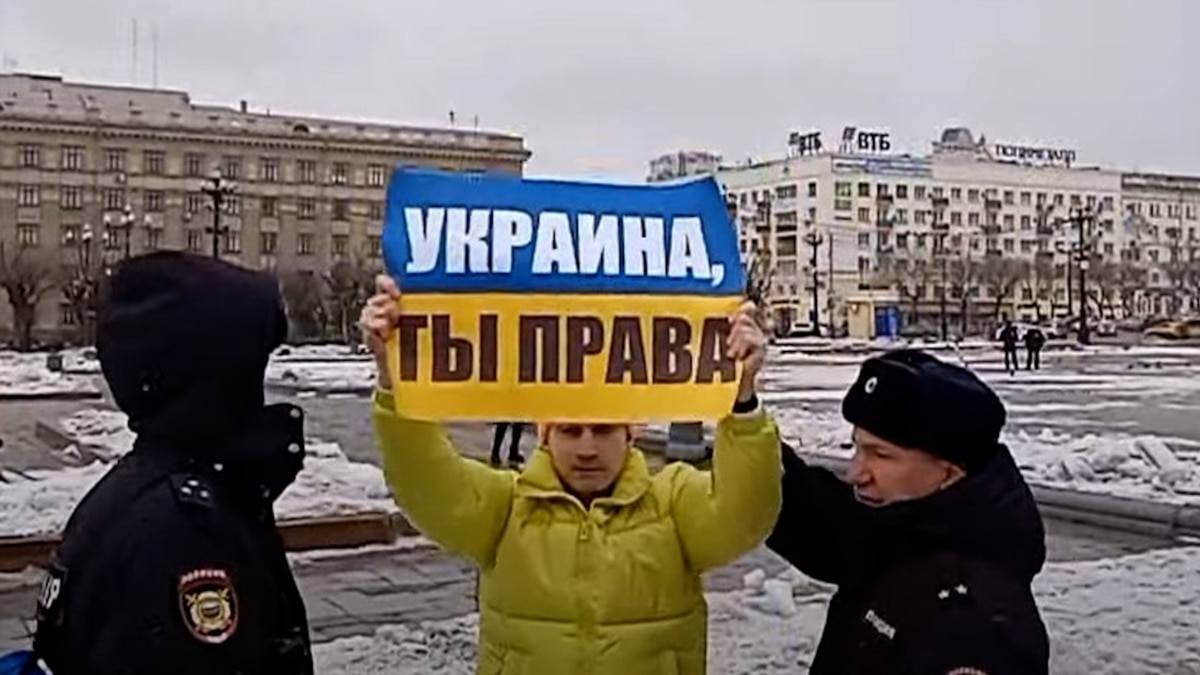 За любое выражение антивоенного мнения или любую поддержку Украины