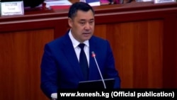 Садыр Жапаров в парламенте