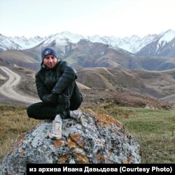 Иван Давыдов во время ультрамарафона по горам Кавказа в поддержку омского хосписа