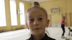 Жизнь киевских гимнасток: "После воздушной тревоги
идем в зал и продолжаем тренировку, правда без света"