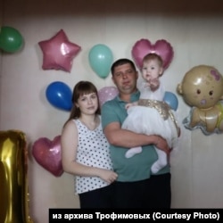 Виктория Трофимова с мужем и младшей дочкой