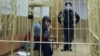 Студентке Олесе Кривцовой грозит 10 лет за антивоенные посты. При обыске один из силовиков стоял над ней с кувалдой