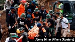 В индонезийском городе Чианджур продолжают ликвидировать последствия недавнего землетрясения