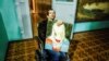 Сережа, пациент лечебницы в Бородянке, художник-самоучка, показывает свою работу "Безликая Мадонна"