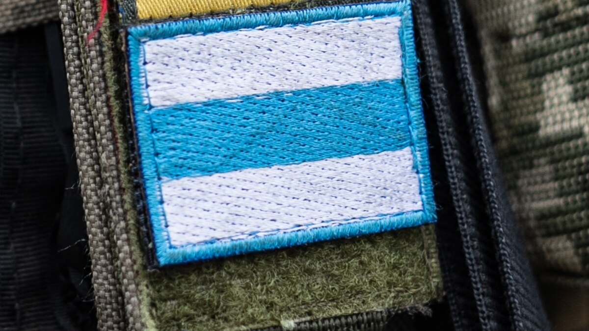 В Минске задержали россиянина из-за бело-сине-белой наклейки на машине