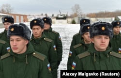 Срочники в Омске, 10 ноября 2022 года, фото Reuters