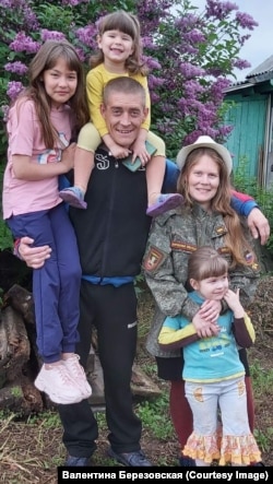Валерий Березовский с племянницами