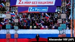 Владимир Путин на концерте в "Лужниках" 18 марта 2022 года. Фото: президентский пул via AP
