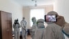 Губернатор Псковской области Михаил Ведерников и сопровождающие чиновники инспектируют городскую больницу