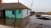 На западе Казахстана наводнение, подтопило более 200 домов