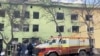 Службы скорой помощи у разрушенной детской больницы. Мариуполь, Украина, 9 марта 2022 года