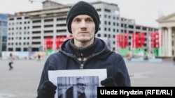 Николай Дедок на акции в поддержку политических заключенных. Минск, Беларусь, 26 февраля 2019 года 