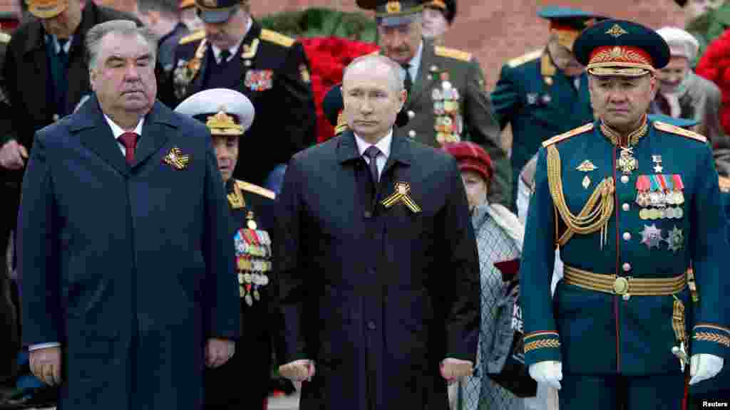 В 2021 году на параде 9 мая компанию Владимиру Путину составил только президент Таджикистана Эмомали Рахмон&nbsp;