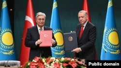 Президент Казахстана Касым-Жомарт Токаев и президент Турции Реджеп Тайип Эрдоган подписали совместное заявление о расширенном стратегическом партнерстве. 10 мая 2022 года