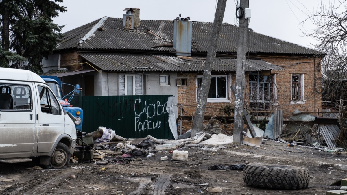 Есть те, кто с первого дня войны не выходил на улицу