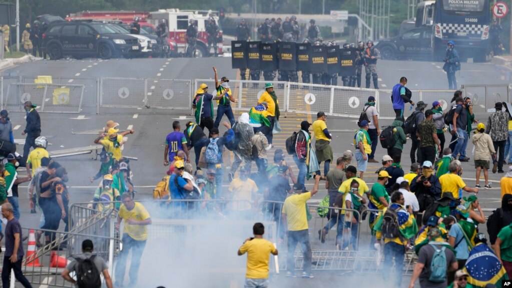 Бразилия. Сторонники бывшего президента Жаира Болсонару во время акции протеста в Бразилиа, 8 января 2023 года