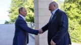 Латушко – о том, зачем Лукашенко ядерное оружие России
