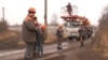 "Линии просто валялись на земле": украинские электрики под обстрелами восстанавливают ЛЭП в Харьковской области