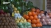 "Килограмм самых дешевых фруктов стоит больше доллара! Не могу себе позволить такие расходы": душанбинцы жалуются на цены на еду 