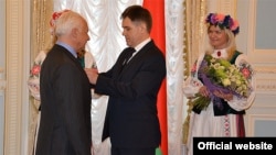 Церемония награждения Владимира Спивакова орденом Франциска Скорины в посольстве Беларуси в Москве